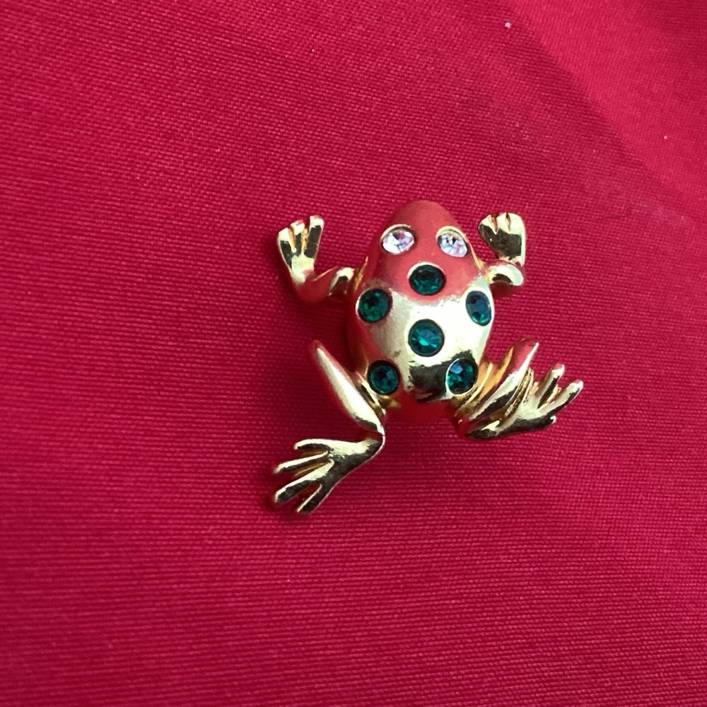 Green rhinestones frog gold tone metallic Avon lapel pin